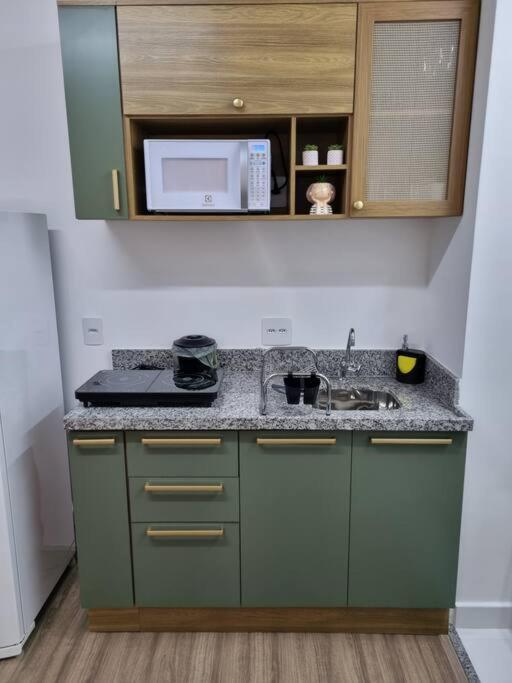 Ap10 Confortavel Com Wifi, Piscina, Rooftoop E Academia Em Frente Ao Metro Apartamento *